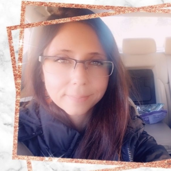 Meet your Posher, Naomi - Picture 1 of 1